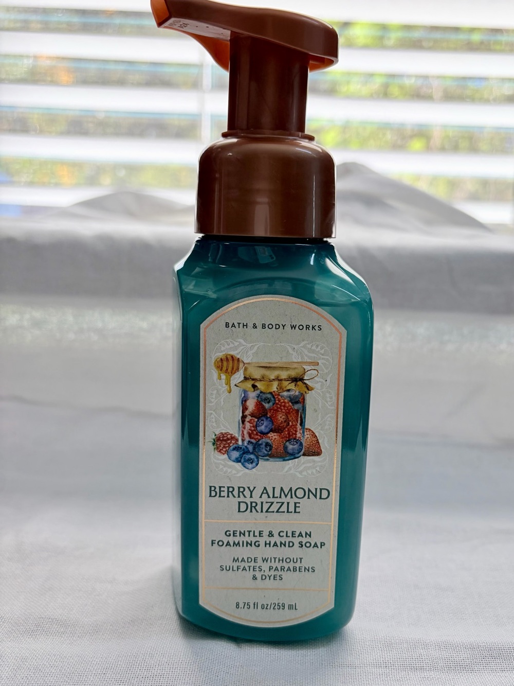 Bath & Body Works Berry Almond Drizzle Foaming Hand Soap - 8.75 oz